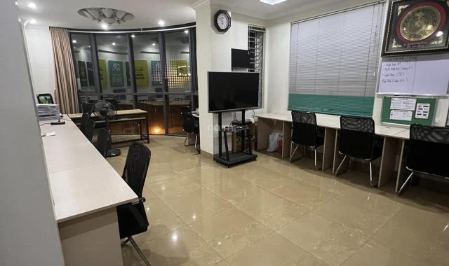 Cho thuê văn phòng Văn Phú, 90 m2/tầng, lô góc, thang máy, đã ngăn phòng