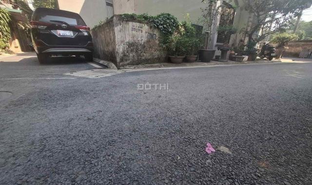 Bán mảnh đất Lô góc ngõ 210 Đức Giang, DT 31,7m oto tránh, trải nhựa giá hơn 4 tỷ TL. LH: