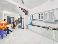 Bán nhà Lạc Long Quân, Tây Hồ 52m2, 5 tầng, 12.3 tỷ, ngõ thông, ô tô qua, gần phố, ở ngay