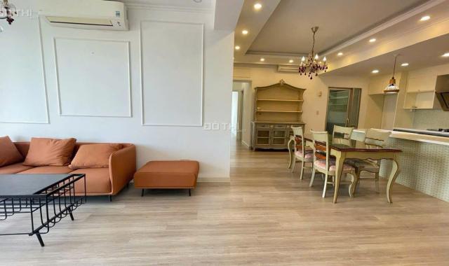 Cho thuê căn hộ Mỹ Khánh 4, Phú Mỹ Hưng dt 112m2 có view hồ bơi và biệt thự