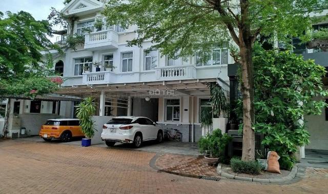 Bán Biệt thự vườn Chateau 3, 7.5*26m, 3 lầu, nội thất đẹp, cạnh hồ bơi