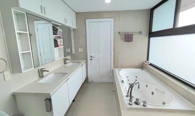 Cho thuê căn hộ Mỹ Khánh 3 có 3PN + 2WC ở Phú Mỹ Hưng lầu trung view hồ bơi