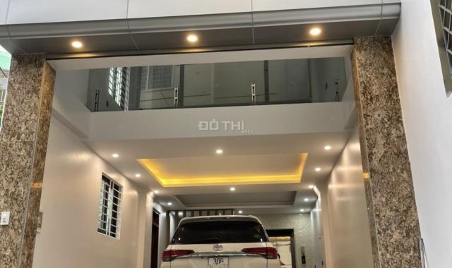 Bán nhà Ngọc Lâm mặt hồ, 50m2 x 7 tầng mới, thang máy, 7 chỗ vào nhà, 15.5 tỷ