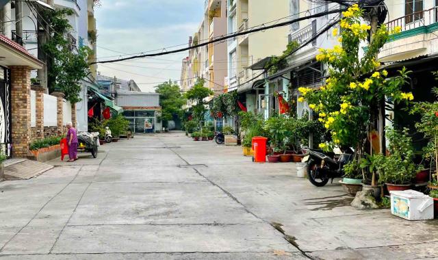 Sở hữu nhà cấp 4 hẻm 9m Lê Văn Qưới, dt: 4 x 14.5m, gác lửng. GIÁ: 5.5 TỶ. Lh: 0934196986