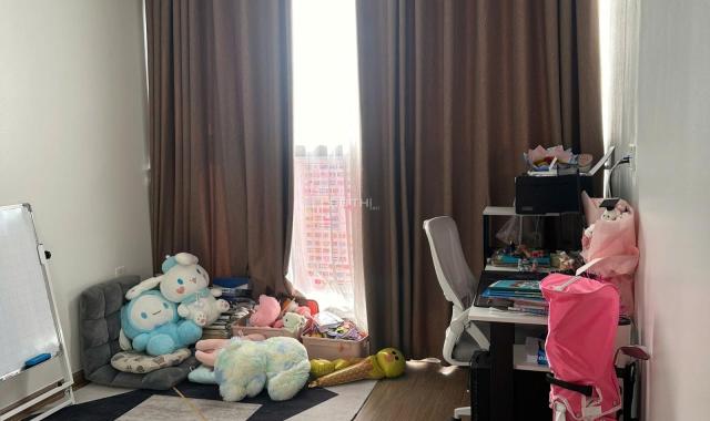 Bán căn hộ 3 phòng ngủ sẵn nội thất, tầng đẹp, hướng thoáng, Vinhomes Sky Lake Phạm Hùng