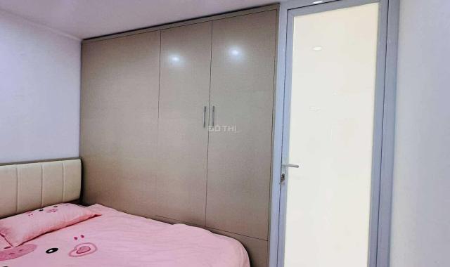 Bán nhà tập thể 60m2 Phương Mai-Đống Đa, 2 ngủ, nội thất đẹp, ô tô cạnh nhà. Giá 2,76 tỷ