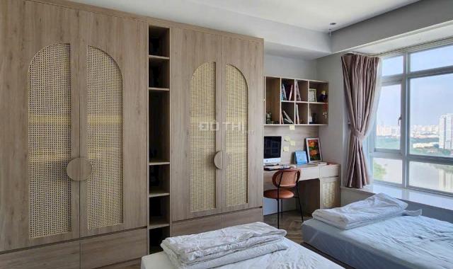 Bán gấp căn hộ Riverside Residence 180m2, 3PN, tặng nội thất cao cấp