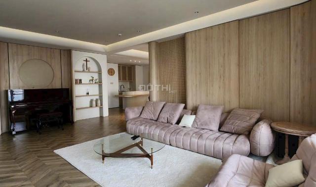 Bán gấp căn hộ Riverside Residence 180m2, 3PN, tặng nội thất cao cấp