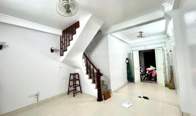 Nhà phố Tân Mai ngõ ô tô tránh, kinh doanh tốt 28m2 4,7 tỷ sổ đỏ riêng