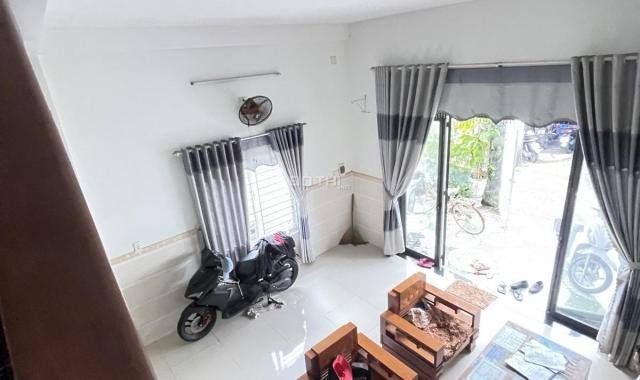 Cần bán gấp nhà Lạc Long Quân 95m2-ngang6.1m, ô tô tới cổng. Chỉ 3.1tỷ