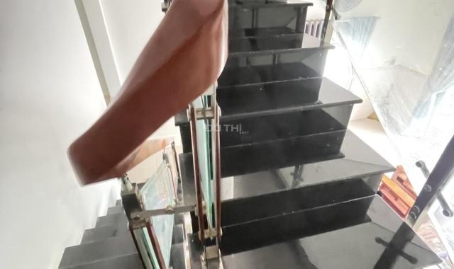 Cần bán gấp nhà Lạc Long Quân 95m2-ngang6.1m, ô tô tới cổng. Chỉ 3.1tỷ