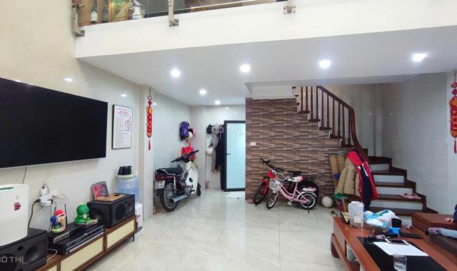 An cư đẳng cấp - Nhà thông 2 ngõ, full nội thất gỗ lim -  Ô tô vào nhà - Trung tâm Văn Quán.