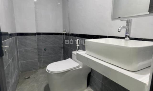 HOÀNG QUỐC VIỆT 40m2 5 tầng giá chỉ 7.8 tỷ ( thương lượng nhẹ )