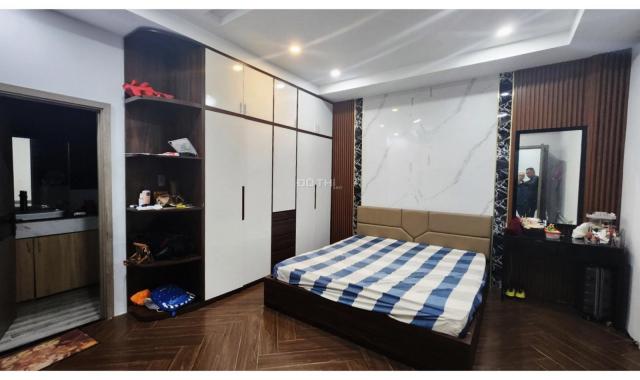 Chân dài 11 tỷ 160m2 gần CVPM Quang Trung, 5lầu, xe hơi ngủ trong nhà, 40tr/m2 đất