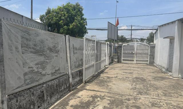 Cấn bán nhà mặt tiền 800 m2 QL 22, Tân PHú Trung Củ chi