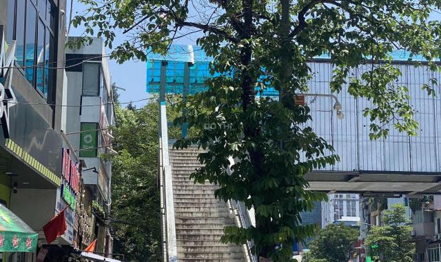 “TRÁI TIM” HÀ NỘI - HIỆN ĐẠI - MỚI- THOÁNG - YÊN TĨNH - 40m2 - 17,5 tỷ