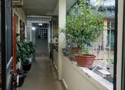 Bán nhà tập thể giáp bát, nhà đẹp ô tô đỗ cửa, giá chỉ 3.x tỷ.