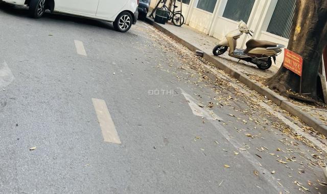 Cho thuê mặt bằng KD tầng 1 nhà phố TRẦN QUANG DIỆU- HOÀNG CẦU, kinh doanh tấp nập, VS riêng