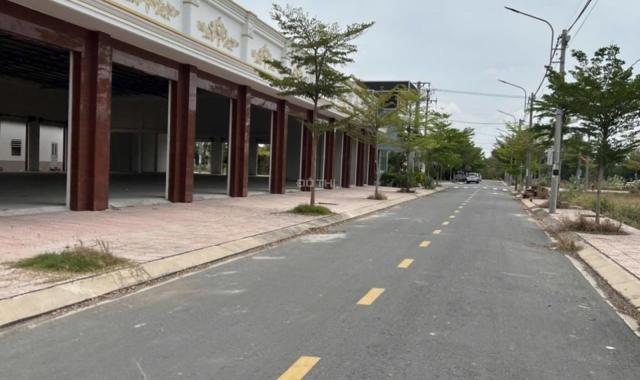 Bán nhà mặt tiền 100m2, 1 trệt 1 lầu – khu dân cư Long Cang 1.800.000.000 đ