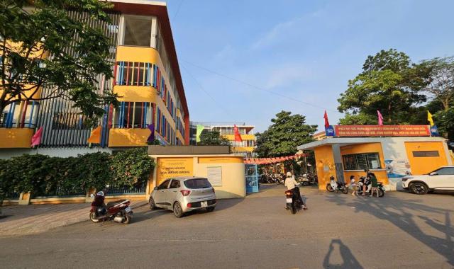 Lô Góc - Ô Cách - Việt Hưng - View Hồ - Kinh Doanh Cực Tốt - 8m MT - DT 65m2 - 16 Tỷ !!!