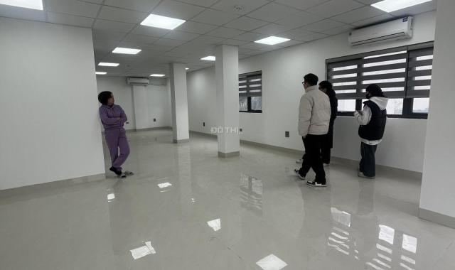 Cho thuê sàn văn phòng Nguyễn Xiển 80 m2/tầng, sàn thông .lô góc 2 mặt thoáng