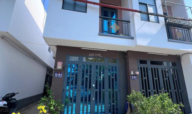 Bán gấp nhà 2 tầng gần chợ Hóc Môn, sổ hồng riêng, giá chỉ 750 triệu, vào ở ngay!