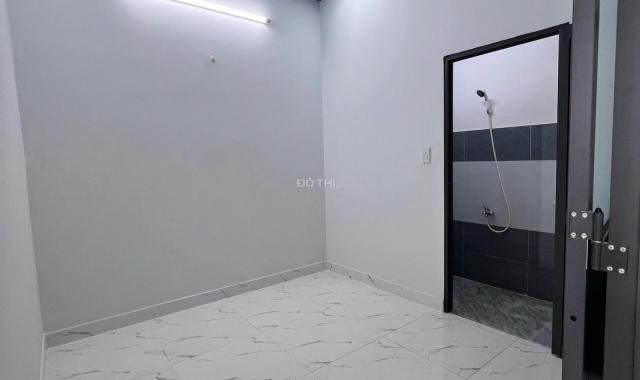 Bán gấp nhà 2 tầng gần chợ Hóc Môn, sổ hồng riêng, giá chỉ 750 triệu, vào ở ngay!