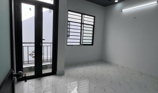 Bán gấp nhà 2 tầng gần chợ Hóc Môn, sổ hồng riêng, giá chỉ 750 triệu, vào ở ngay!