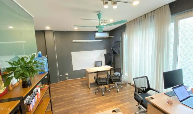 Cho thuê văn phòng 60 m2 gồm 2 phòng làm việc, phù hợp vp đại diện
