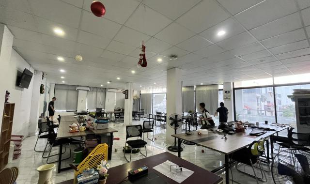 Cho thuê văn phòng 200 m2 tại Nguyễn Văn Lộc, sàn thông , mặt tiền 12m