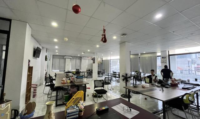 Cho thuê văn phòng 200 m2 tại Nguyễn Văn Lộc, sàn thông , mặt tiền 12m