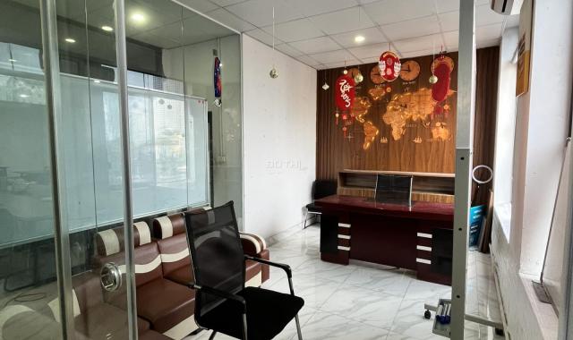 Cho thuê văn phòng 200 m2 tại Nguyễn Văn Lộc, sàn thông , mặt tiền 12m