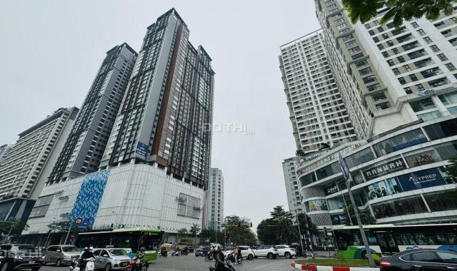 Bạn thân nhờ bán căn 161m2 full NT hoàng gia toà Diamond Residence 25 Lê Văn Lương