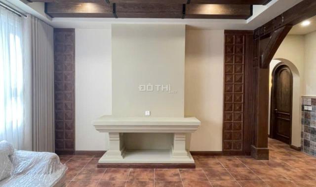 Bạn thân nhờ bán căn 161m2 full NT hoàng gia toà Diamond Residence 25 Lê Văn Lương