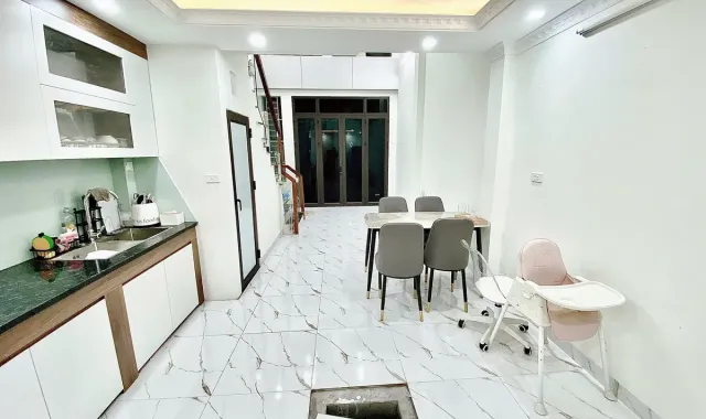 Nhà đẹp 5 tầng, diện tích 38m2 mặt tiền 4m, giá 6.15 tỷ đường Ngọc Hồi, Tứ Hiệp