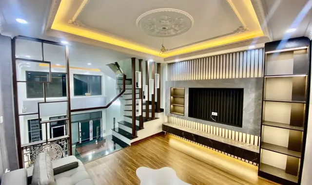 Nhà đẹp 5 tầng, diện tích 38m2 mặt tiền 4m, giá 6.15 tỷ đường Ngọc Hồi, Tứ Hiệp
