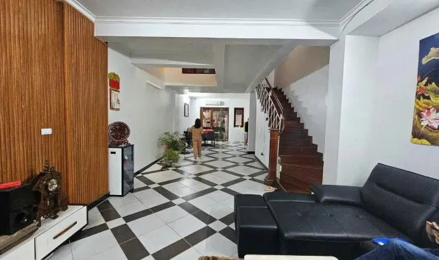 Bán nhà Trung Tâm Nam Từ Liêm, 112m2 4 tầng, mt 5m, ô chờ thang máy- 22 tỷ 5