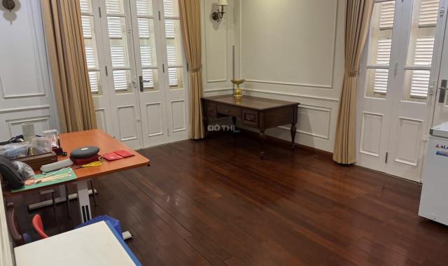 Cần bán gấp biệt thự Vạn Phúc Hà Đông 165m2, 4PN, nội thất Châu Âu, Sổ đỏ trao tay, Giá rẻ