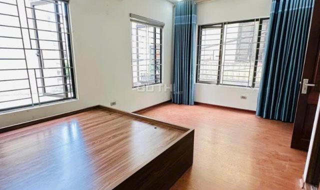 Bán nhà Nguyễn Sơn Long Biên, nhỉnh 8 tỷ, 5 tầng, lô góc, vài bước ra đường ô tô tránh