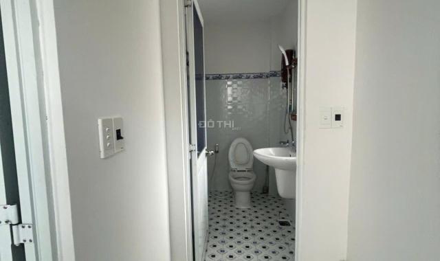 Nhà nhỏ hiếm có ngay hẻm Trường Chinh, Tân Bình