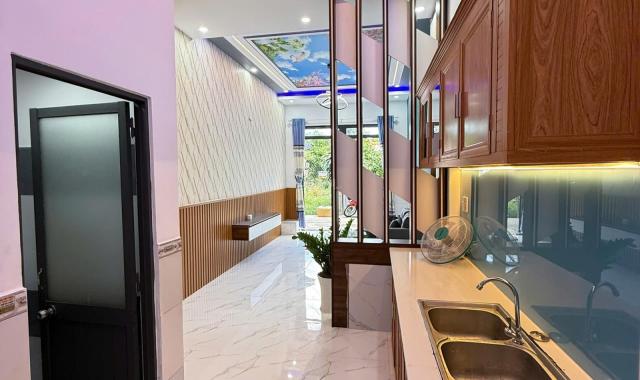 Chính chủ bán Nhà Mới Xây tại Xuân Thới Thượng, hẻm Ô Tô,Tặng nội thất