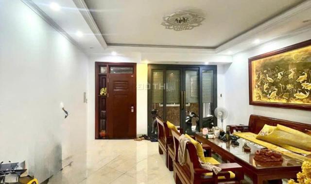 Nhà đẹp lô góc 40m 6T Thang máy Khương Trung Thanh Xuân giá 11 tỷ