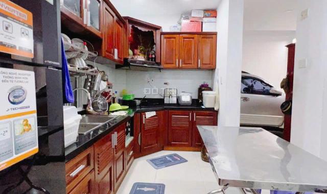 Nhà 3/2 quận 10, 100m2 nhà to rộng 6 PN 7 WC thoáng mát, phong thủy tốt