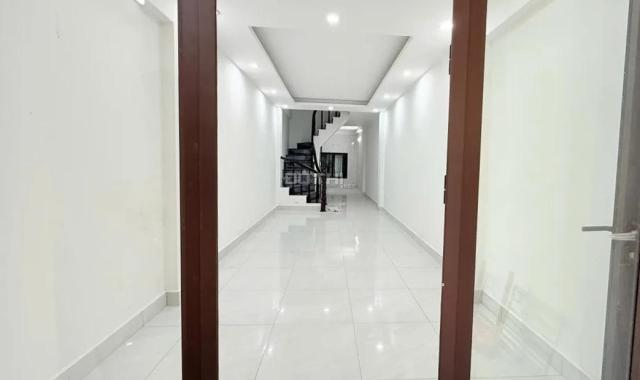 Bán nhà Lĩnh Nam thoáng, cửa ô tô tránh, nhìn sang Sunshine, chỉ 10.8 tỷ.