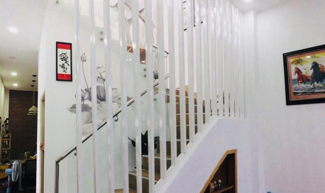 Chính chủ cho thuê Nhà Nguyên Căn Đẹp, giáp Q1, giá tốt