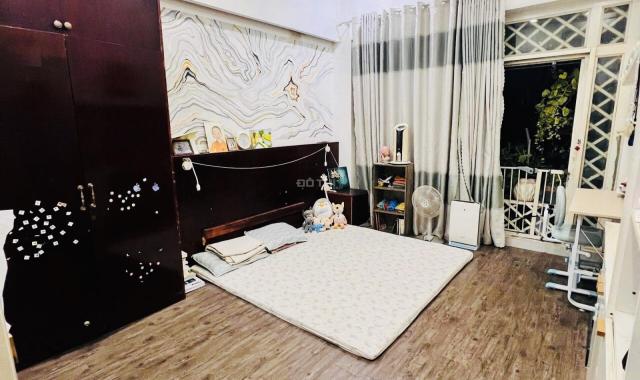 Chính chủ cho thuê Nhà Nguyên Căn Đẹp, giáp Q1, giá tốt