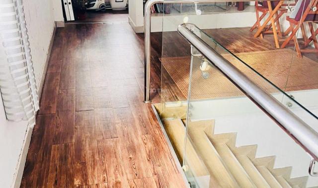 Chính chủ cho thuê Nhà Nguyên Căn Đẹp, giáp Q1, giá tốt