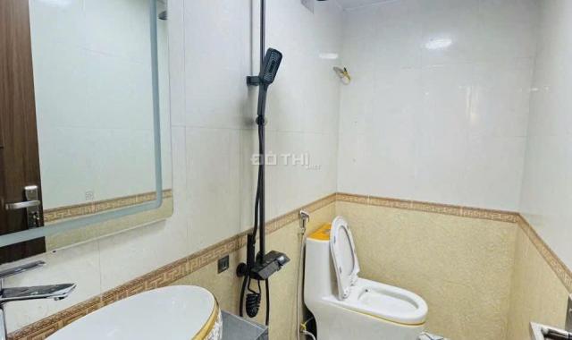 Bán nhà mặt tiền khủng,ô tô tránh,xách vali về ở luôn.