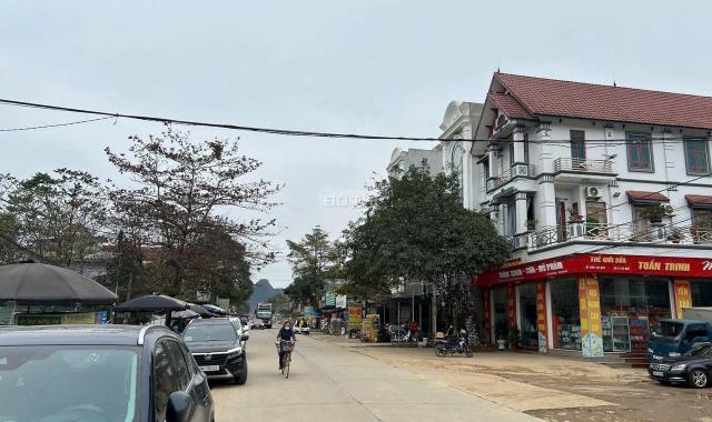 Bán gấp lô đất kinh doanh mặt trục chính trung tâm thị trấn huyện
