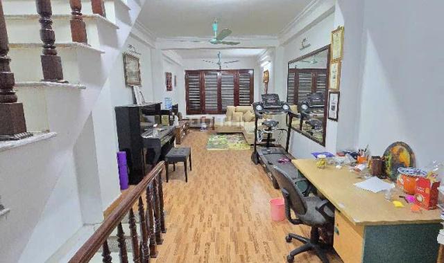 Bán nhà Nguyễn Chí Thanh, Nhà đẹp, Ô tô tránh, 50m2. 21.8 Tỷ.